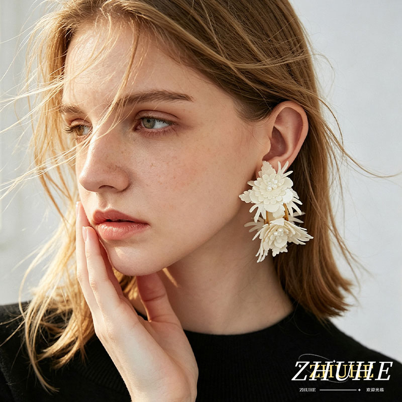Men Accessories Aesthetic - Эстетичные белые серьги с цветочным узором